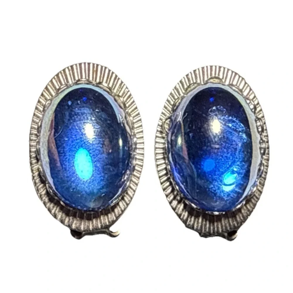 Vintage Blue Cabochon and Silver Tone Clip On Earrings J15-24